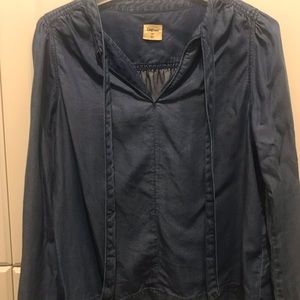 Gap 1969 tie neck blue chambray blouse shirt